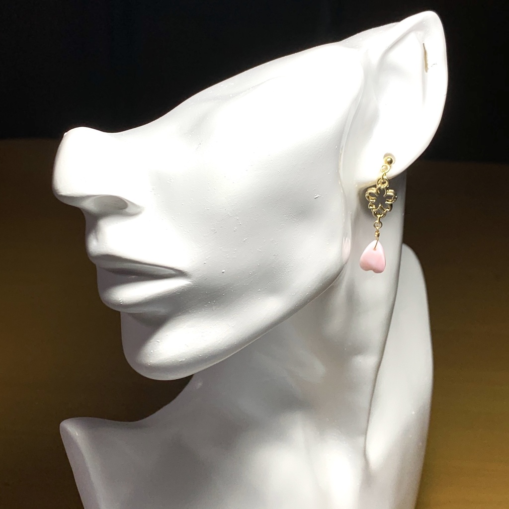 【1個売り】クィーンコンクシェルの桜ピアス