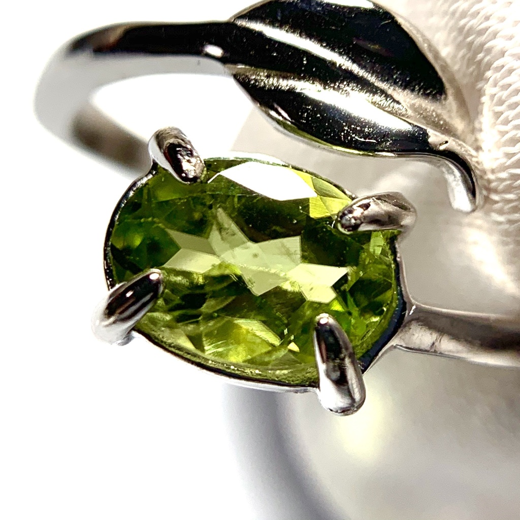 ペリドットのリーフリング