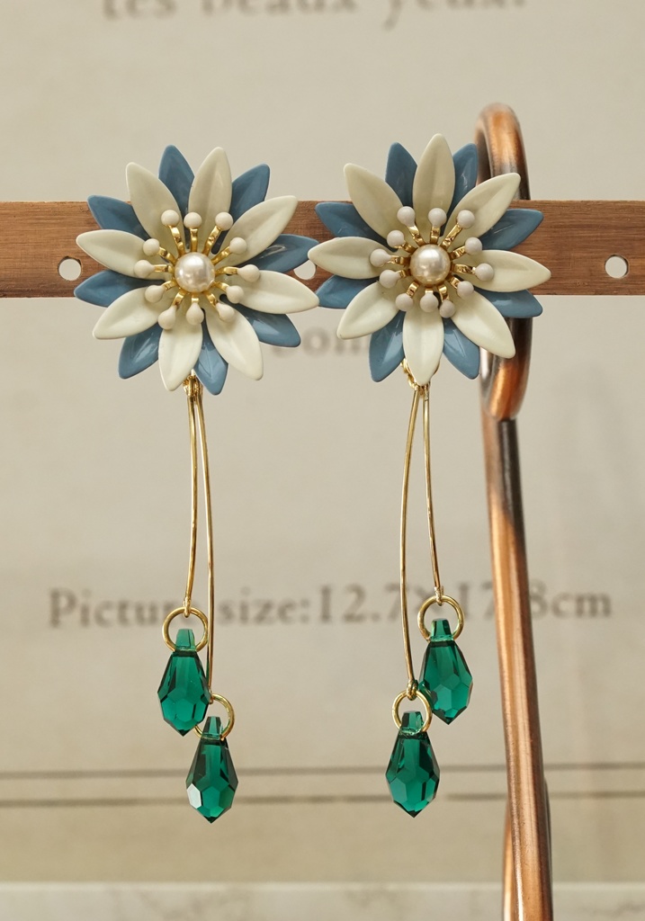 中在家長次モチーフ　イヤリング/ピアス