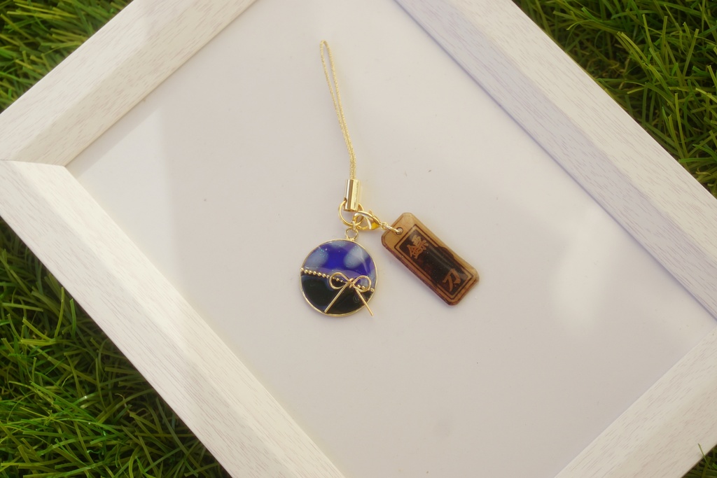 5年生私服ストラップ*武器影絵チャーム付き*