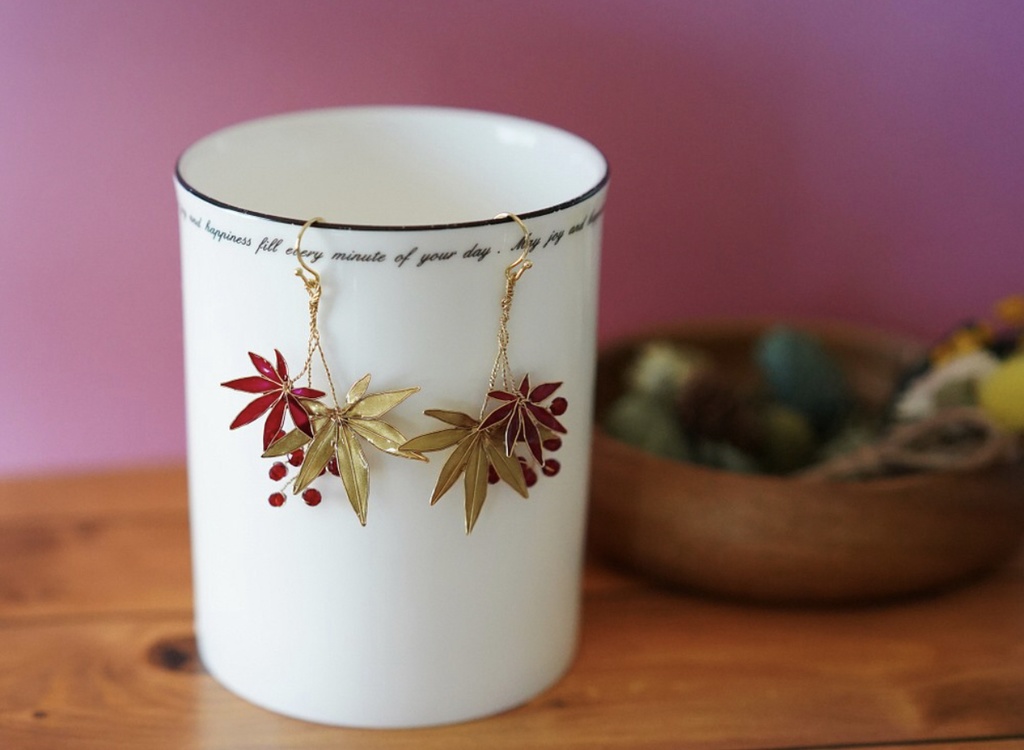 秋色木の実と紅葉のスワッグなアクセサリー