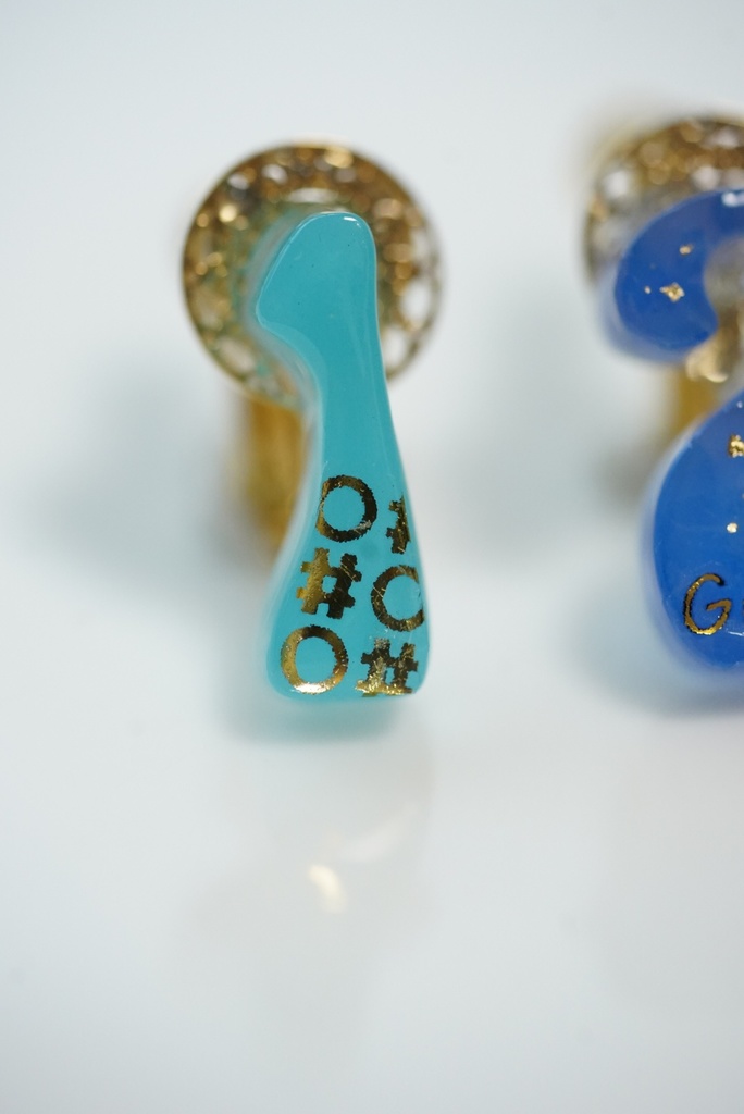 学年カラー!数字のイヤーアクセサリー