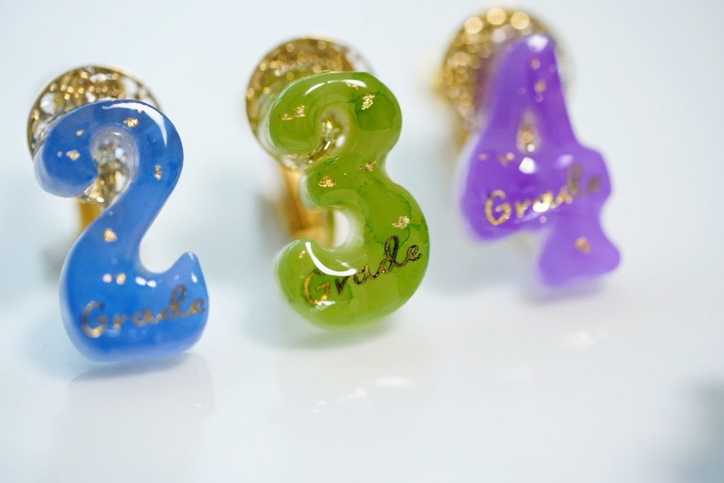 学年カラー!数字のイヤーアクセサリー