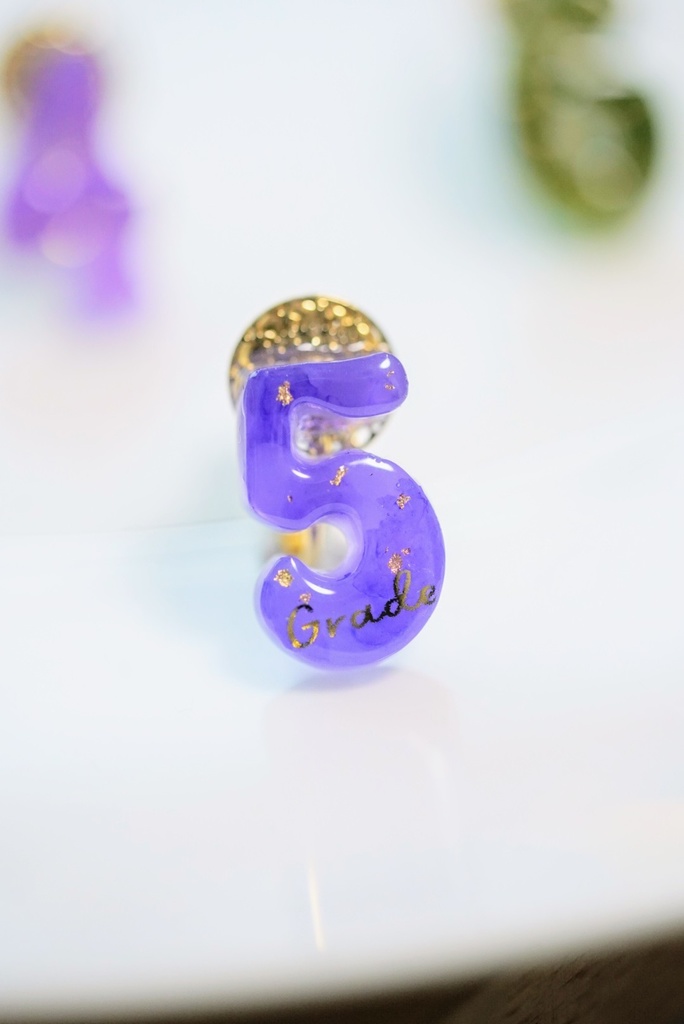 学年カラー!数字のイヤーアクセサリー