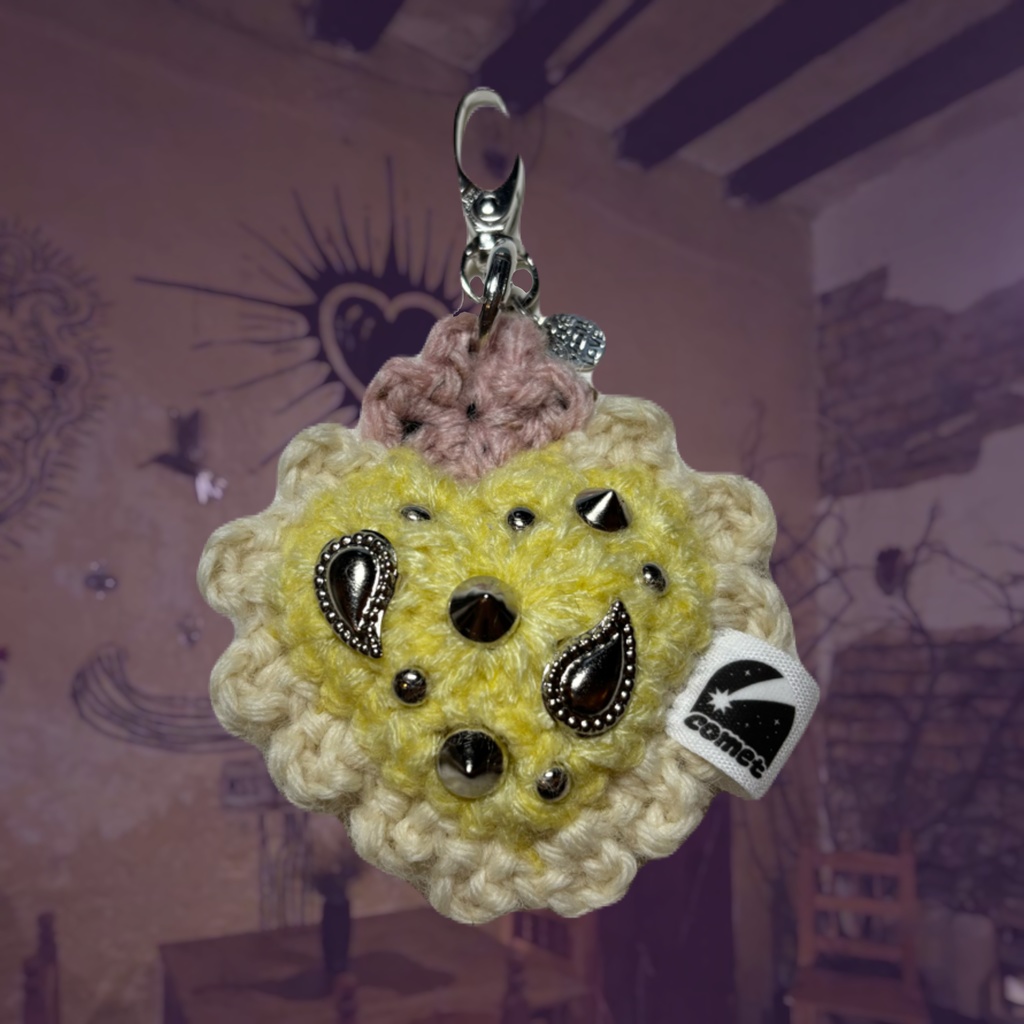 コラソンお守りキーホルダー　イエロー×オフホワイト