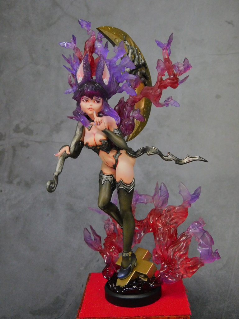 「コウモリ娘と月」