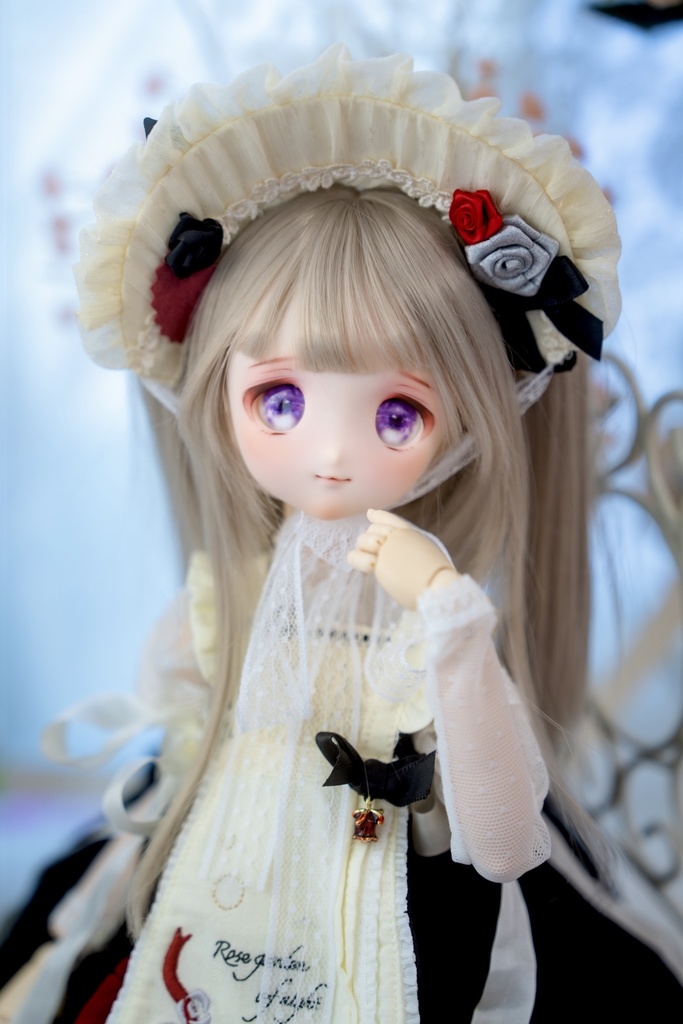 DDH-22(セミホワイト肌)カスタムヘッド+おまけアイ ソフビ盛り削りあり 難あり