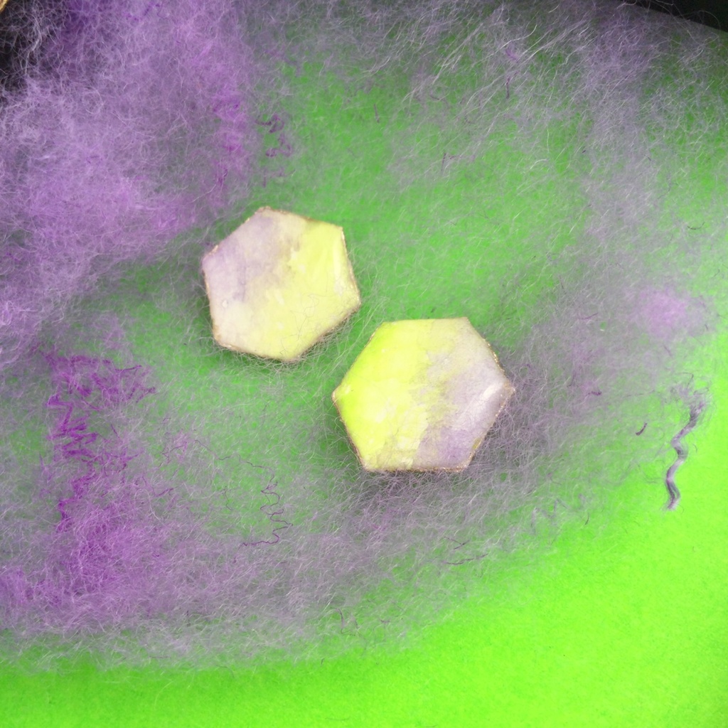 ーBootiful Green!ー 水彩×ハロウィンカラー 小粒スクエアピアス/イヤリング