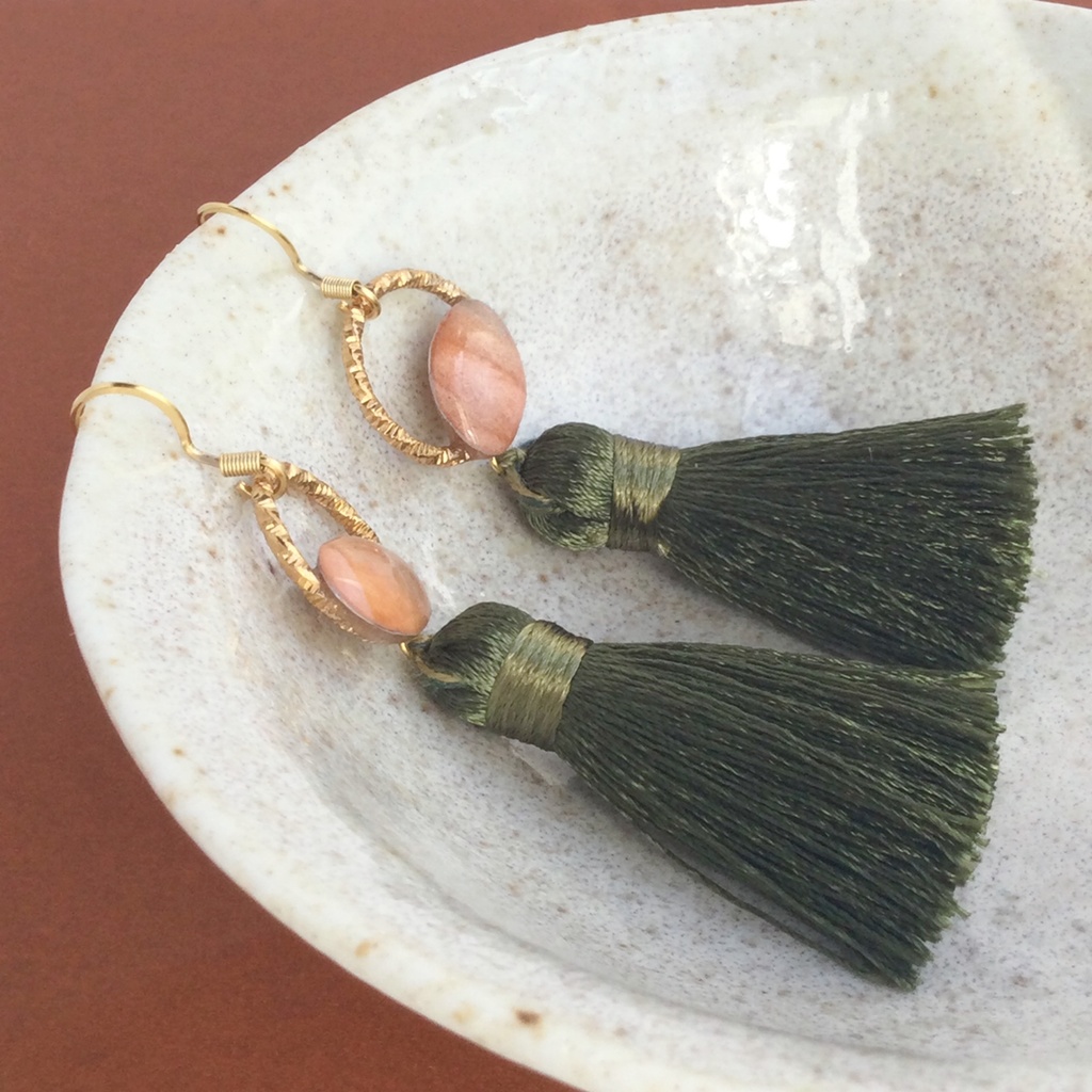 ーAdobeー 水彩×アースカラー レジンパーツのタッセルピアス/イヤリング