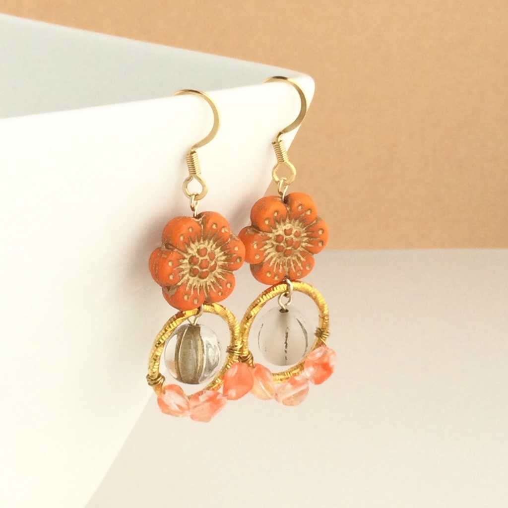 Lady OrangeーAntique Wreatheーチェコビーズとゴールドフープのピアス/イヤリング