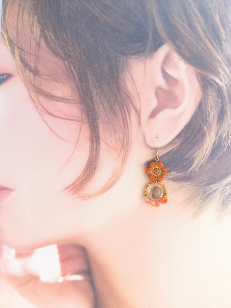 Lady OrangeーAntique Wreatheーチェコビーズとゴールドフープのピアス/イヤリング
