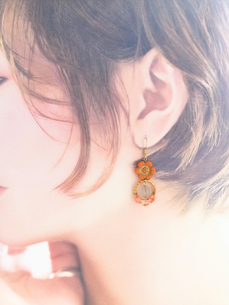 Lady OrangeーAntique Wreatheーチェコビーズとゴールドフープのピアス/イヤリング