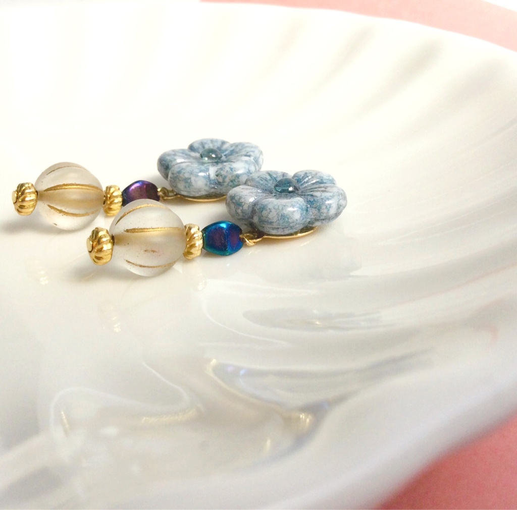 春の兆し 桜とパンプキンチェコビーズの春色ピアス/イヤリング