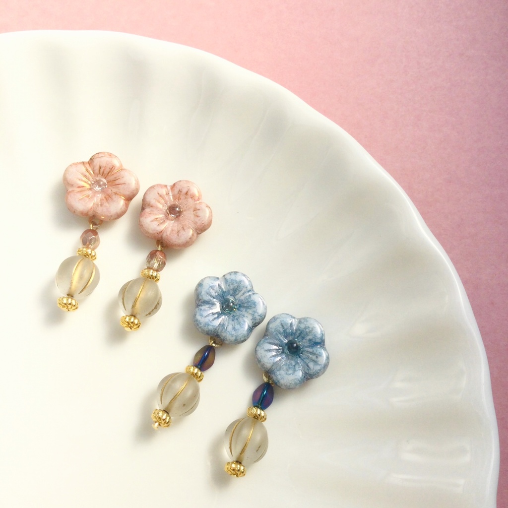 春の兆し 桜とパンプキンチェコビーズの春色ピアス/イヤリング
