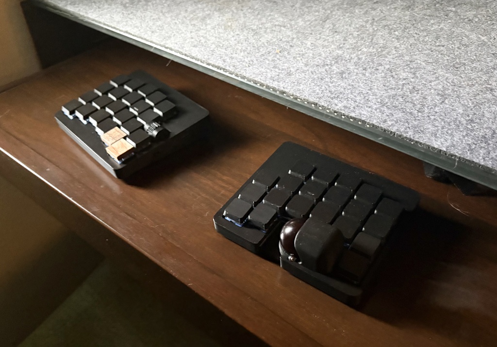 BobTailESC ─ トラックボール付きワイヤレス分割キーボード【完成品・はんだ付け不要】