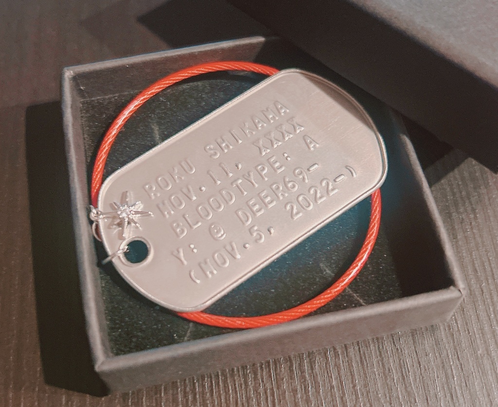 鹿間ろくのプロフィールドッグタグキーホルダー