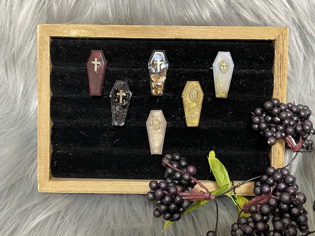 納棺師衣装モチーフ棺桶リングガチャ