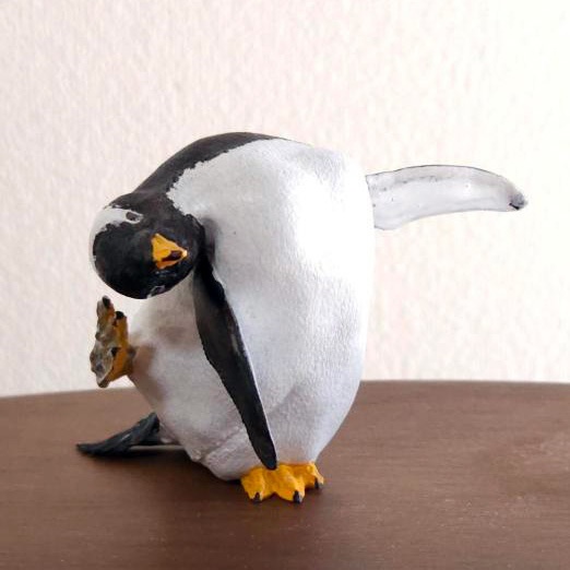 頭をかくジェンツーペンギン