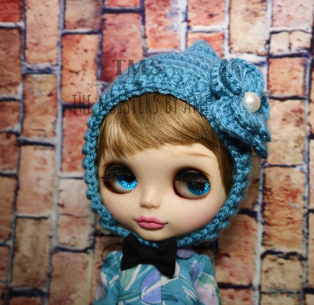 手編みニット帽(ブルー　花模様) Hand-knitted hat (blue flower pattern)