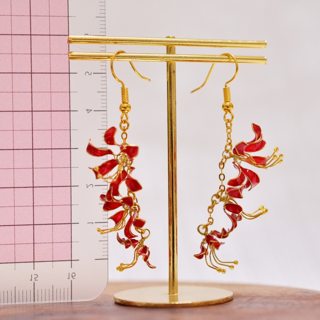 彼岸花のピアス・イヤリング