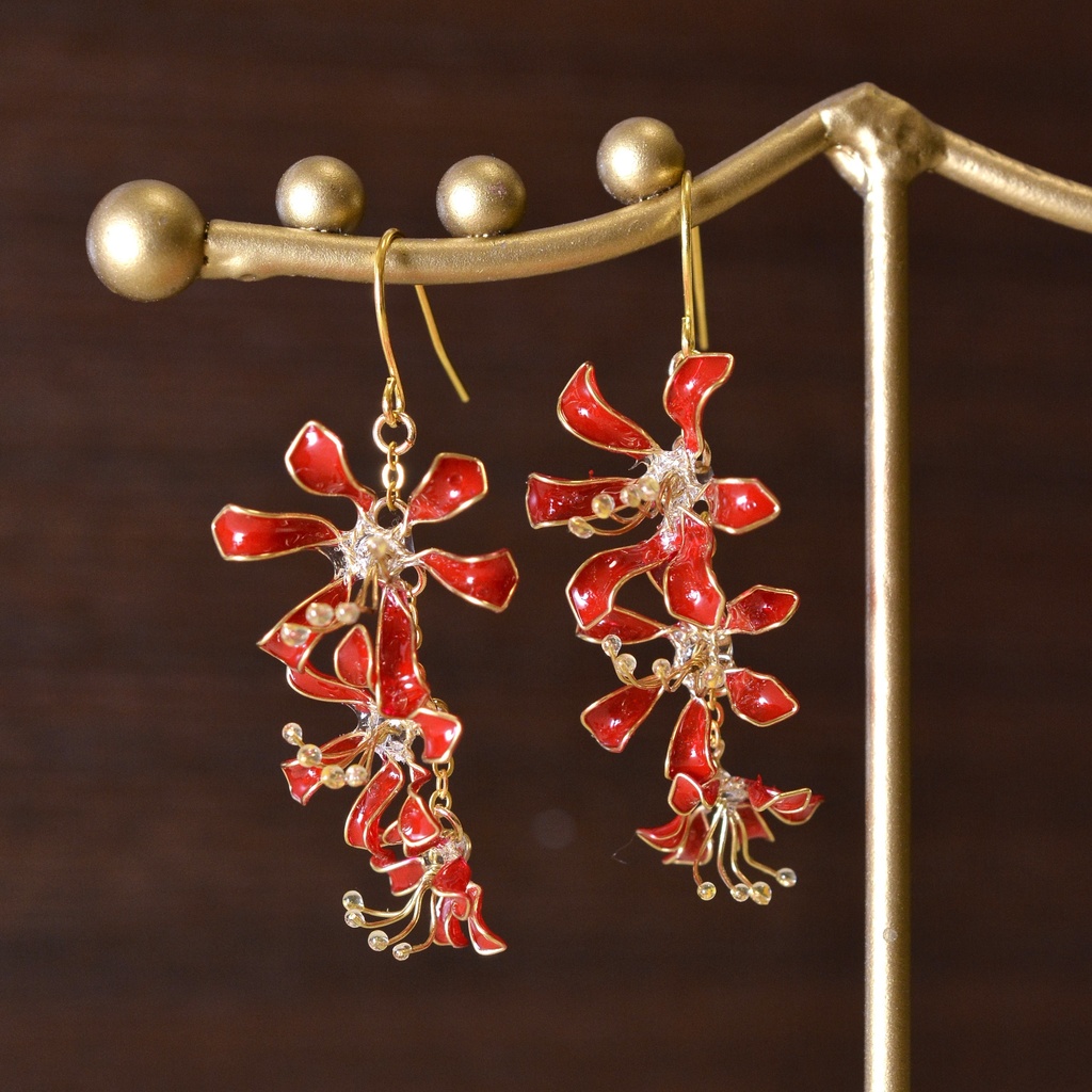 彼岸花のピアス・イヤリング