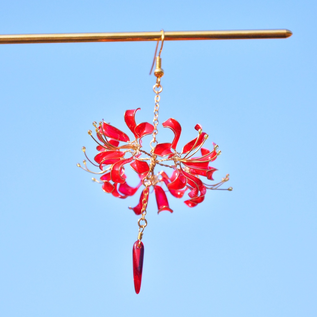 彼岸花のシャンデリアピアス、イヤリング