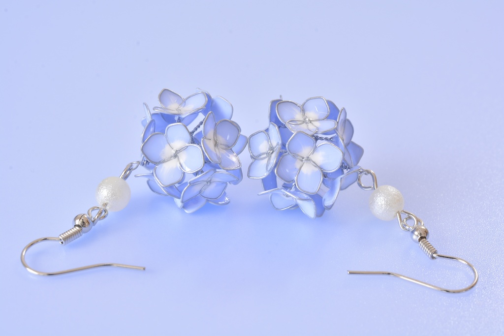 あじさいのコロコロピアス・イヤリング ブルー