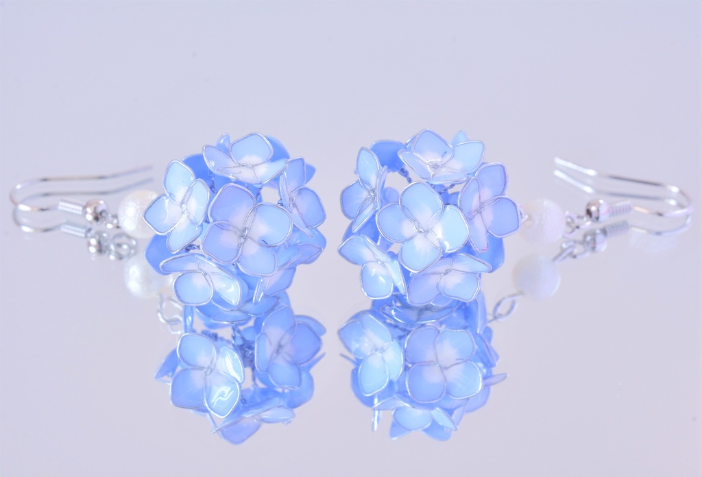 あじさいのコロコロピアス・イヤリング ブルー