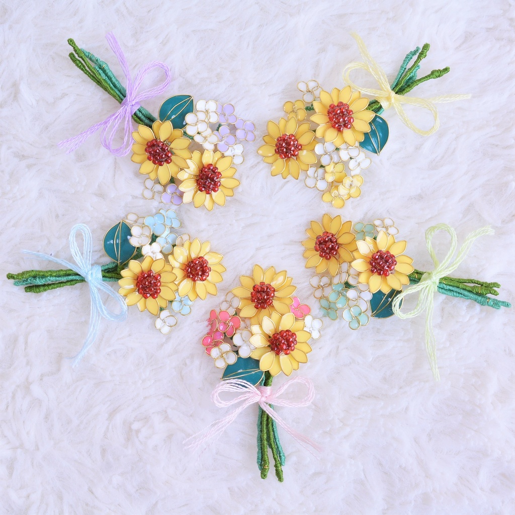 夏の贈り物 ひまわりの花束ブローチ