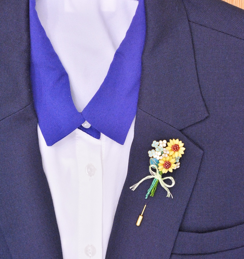 夏の贈り物 ひまわりの花束ブローチ