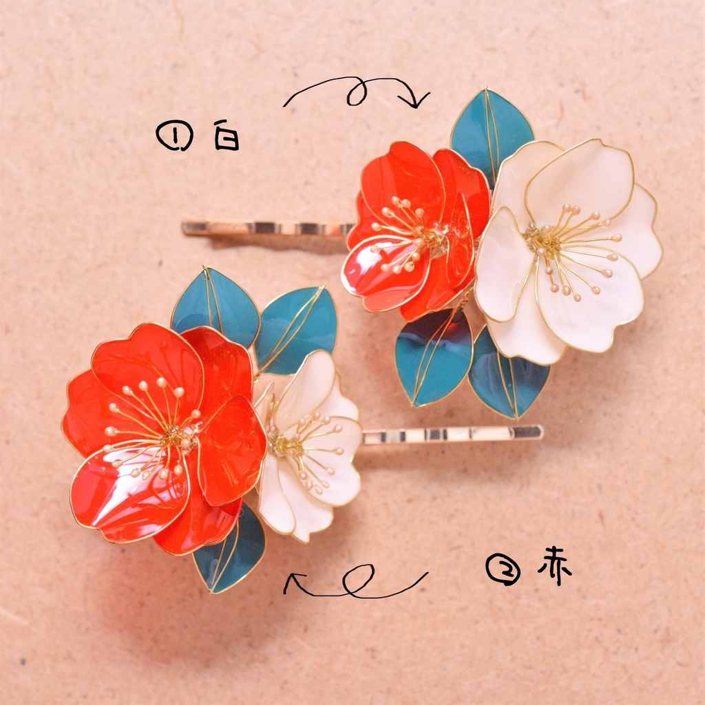 紅白の椿のヘアピン 和装、着物の髪飾りに