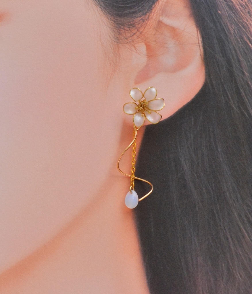 純白の白百合ピアス*イヤリング