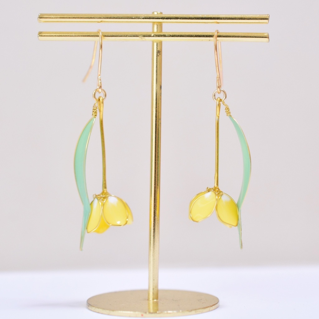 黄色のチューリップ ピアス・イヤリング