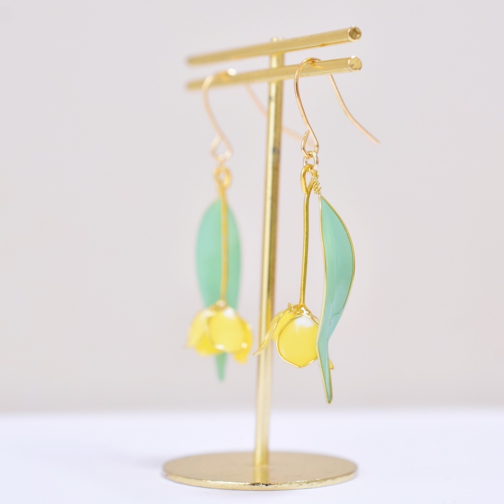 黄色のチューリップ ピアス・イヤリング