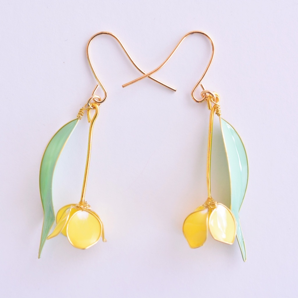 黄色のチューリップ ピアス・イヤリング