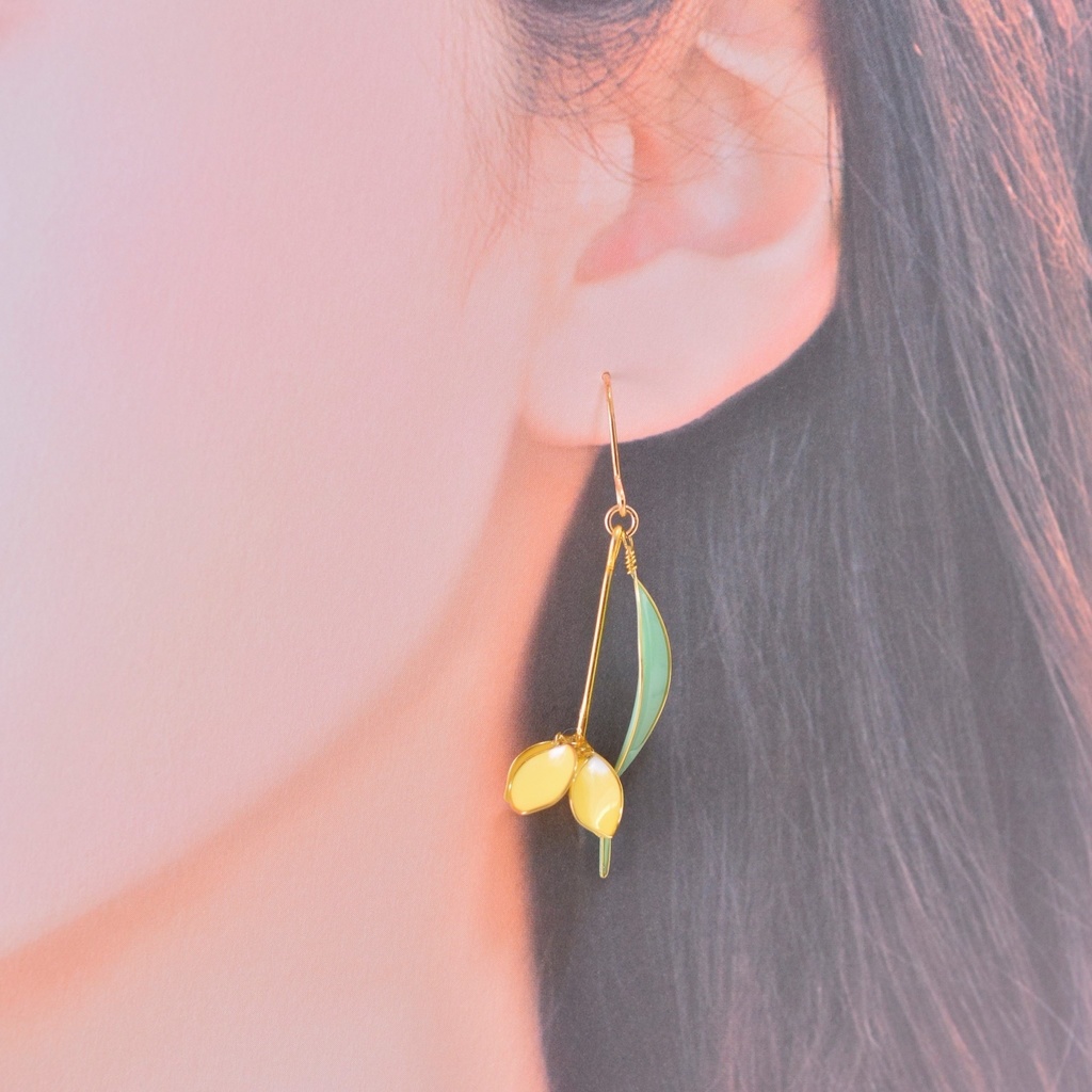 黄色のチューリップ ピアス・イヤリング