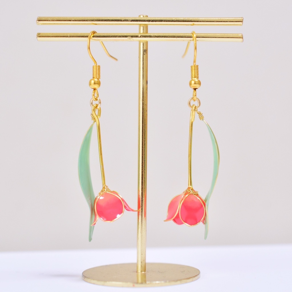 赤いチューリップのピアス・イヤリング