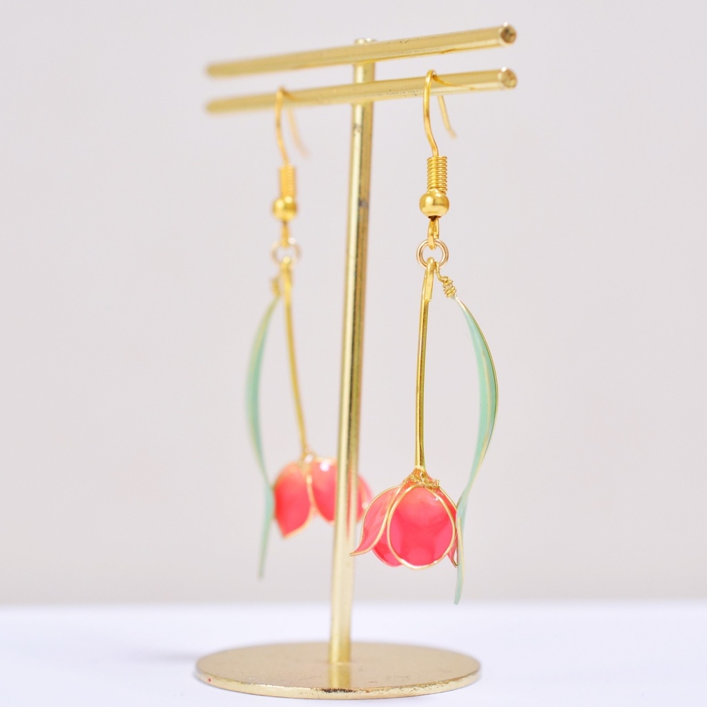 赤いチューリップのピアス・イヤリング
