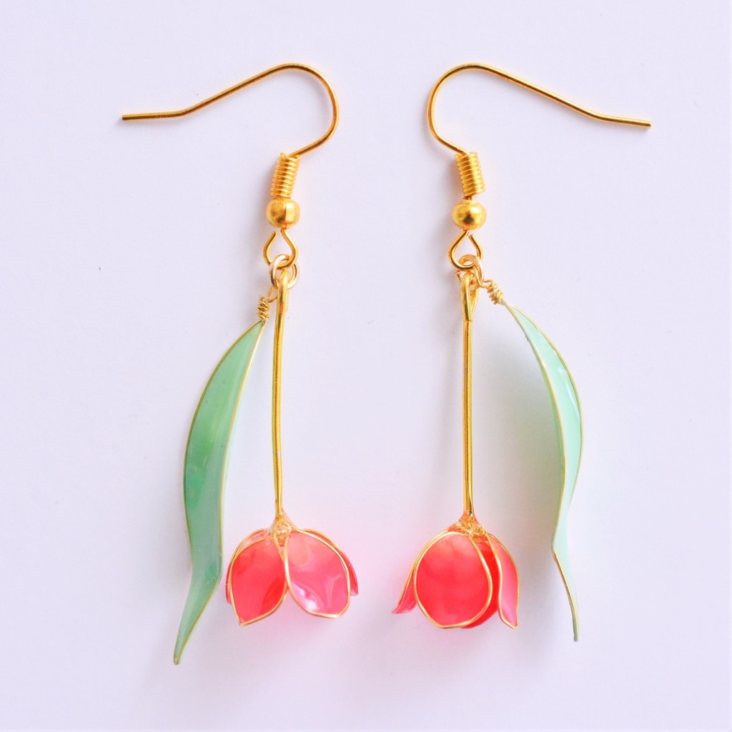 赤いチューリップのピアス・イヤリング