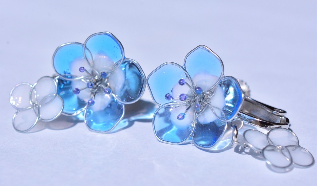 きらきらネモフィラのピアス・イヤリング