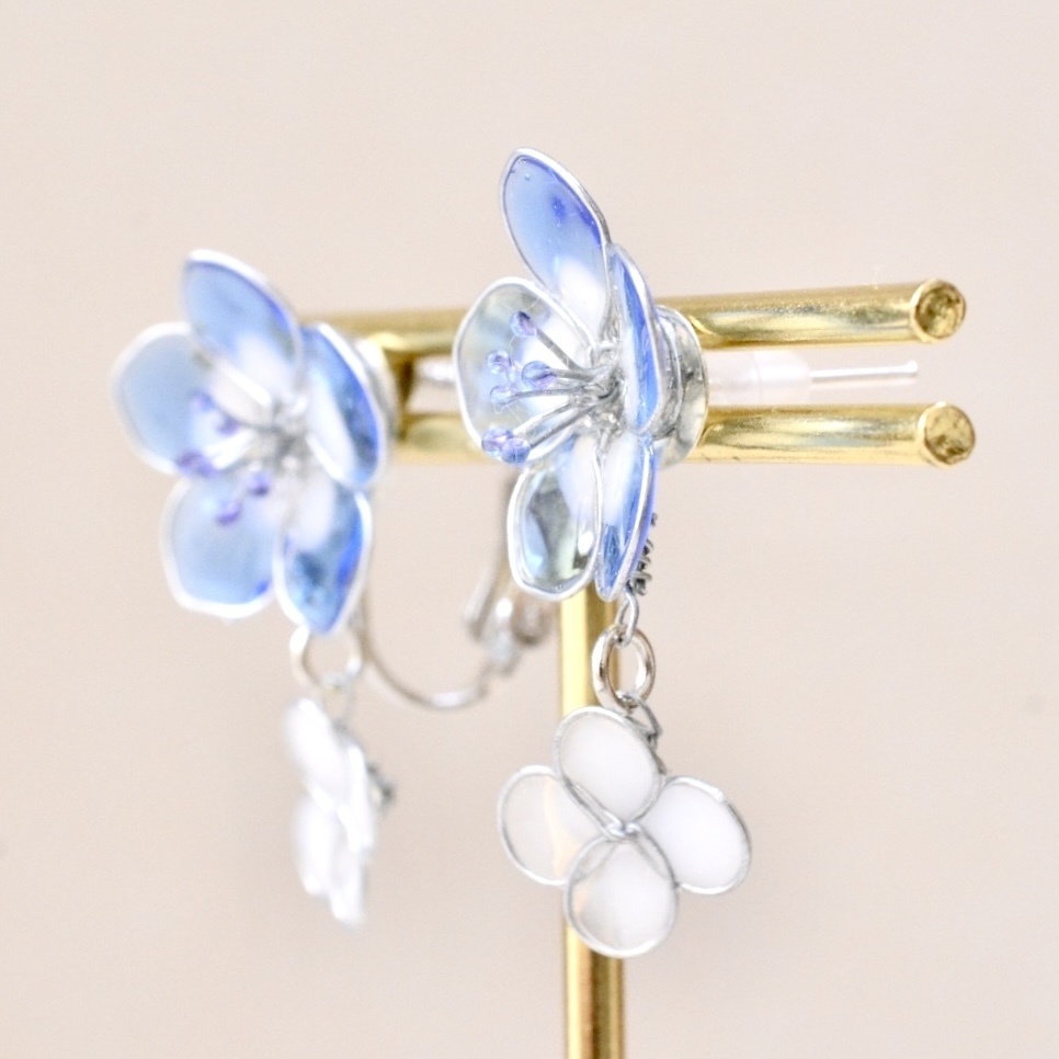 きらきらネモフィラのピアス・イヤリング