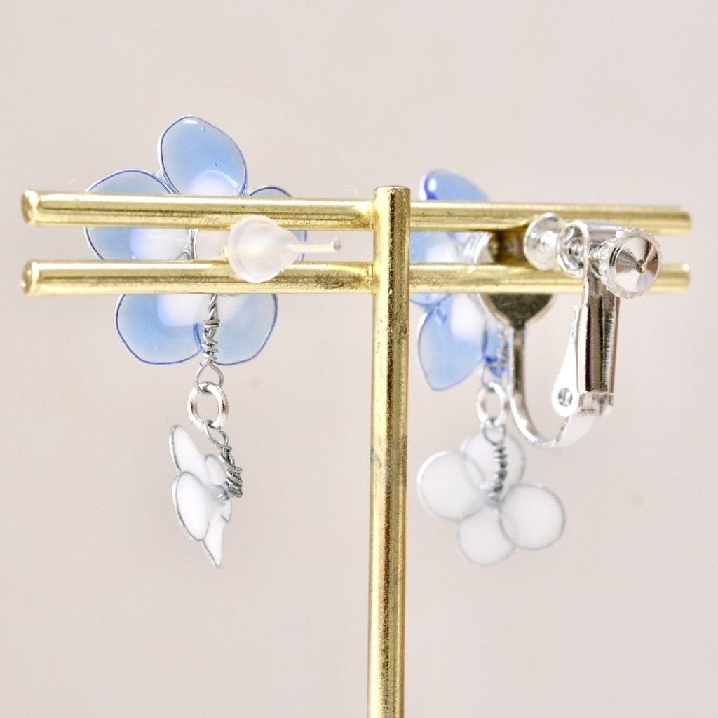 きらきらネモフィラのピアス・イヤリング