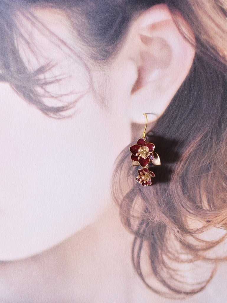 ワインレッドのクリスマスローズのピアス&イヤリング