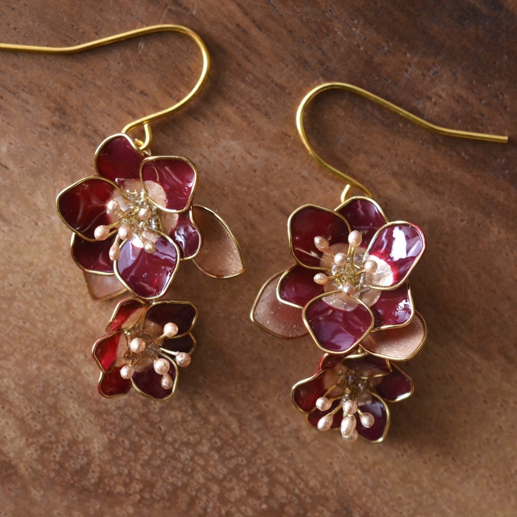 ワインレッドのクリスマスローズのピアス&イヤリング
