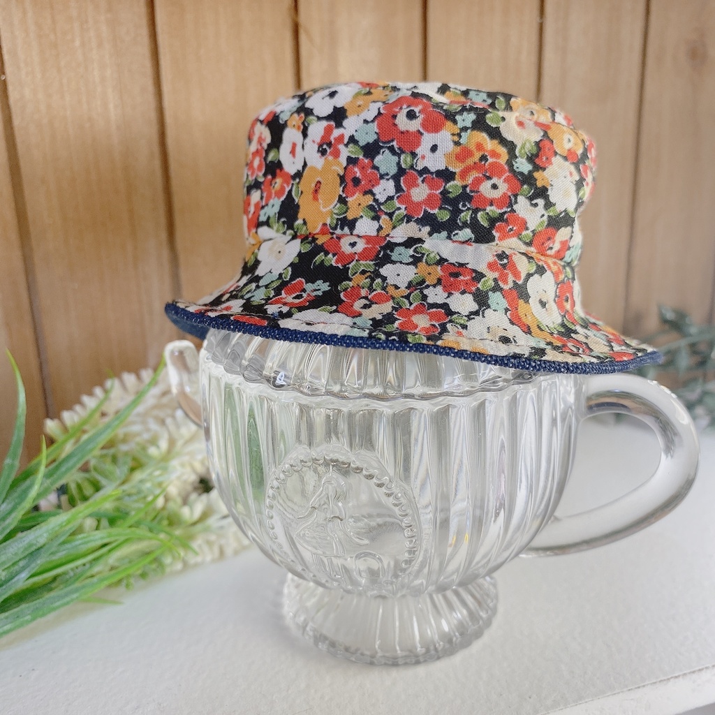 リバーシブルなバケットハット