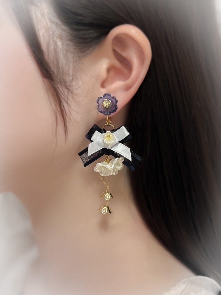 夜空に揺らめく花々イヤリング