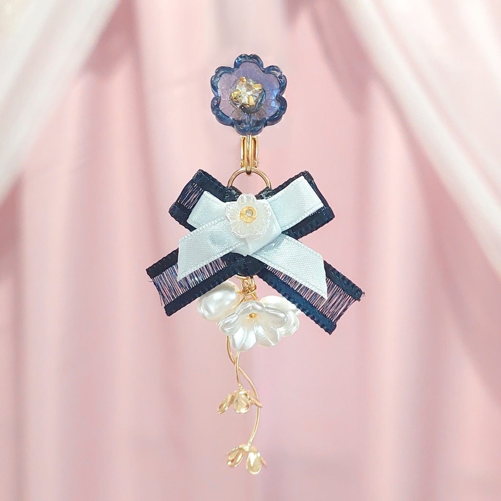 夜空に揺らめく花々イヤリング