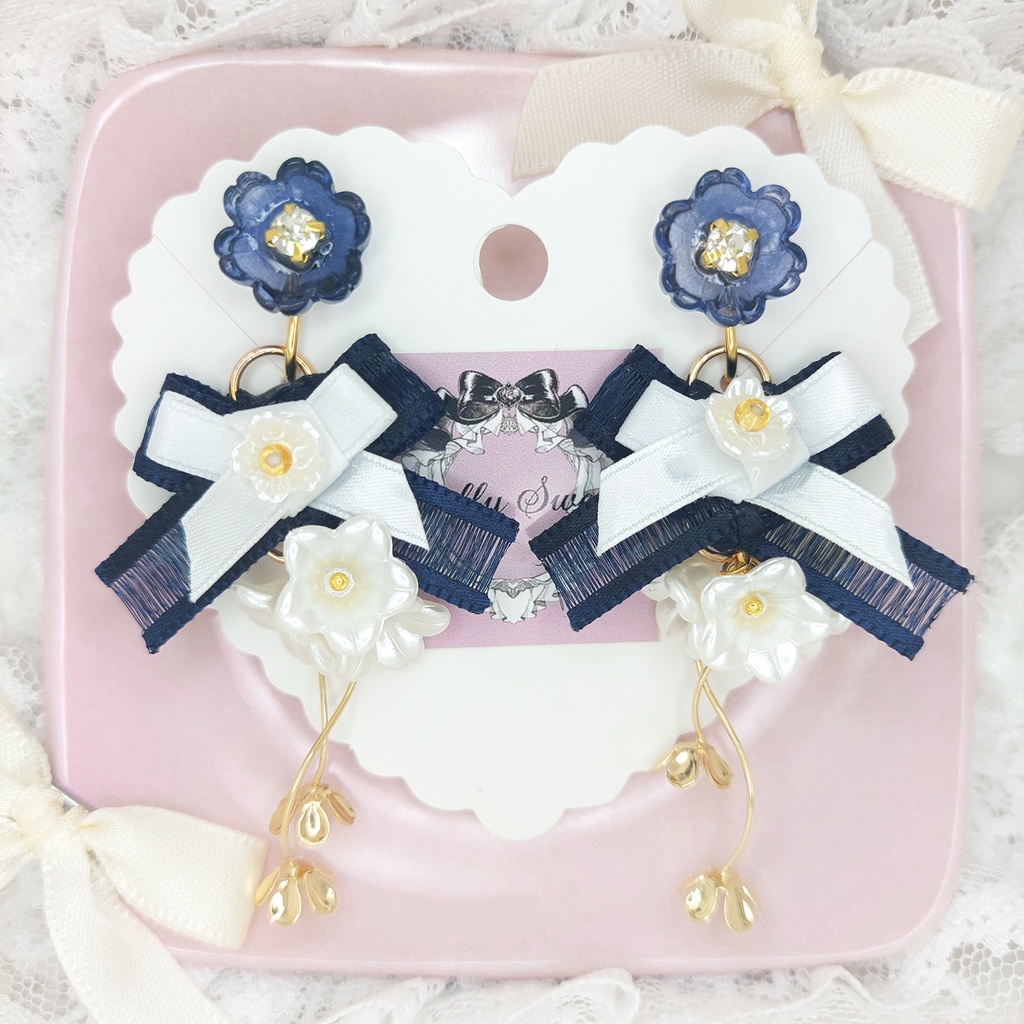 夜空に揺らめく花々イヤリング