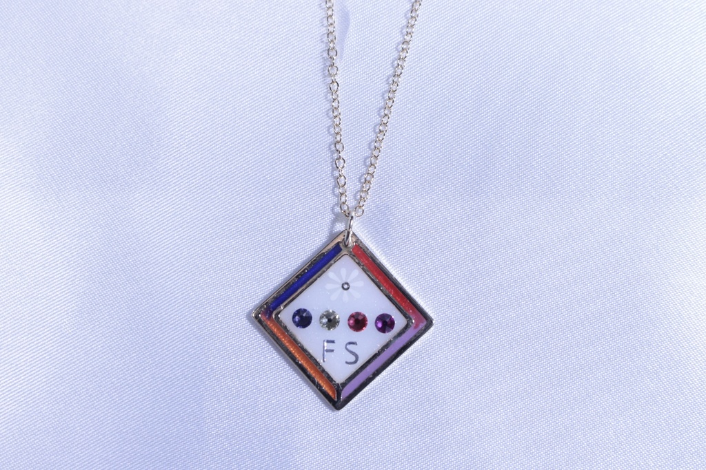 【ネックレス】フリルドスクエア