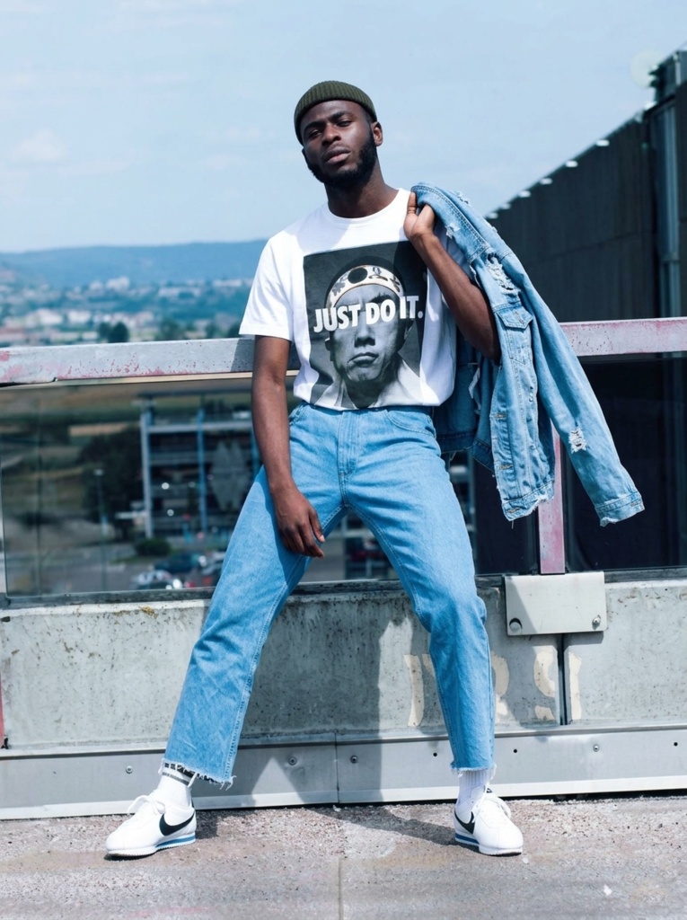 三島由紀夫 "JUST DO IT" ホワイト Tシャツ / Yukio Mishima Street Graphic Art White T-shirts【 by YIKES 】